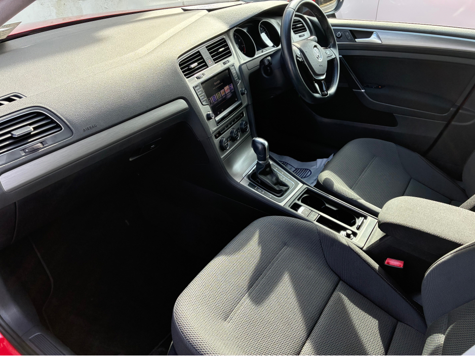 2014 Volkswagen Golf - image 15