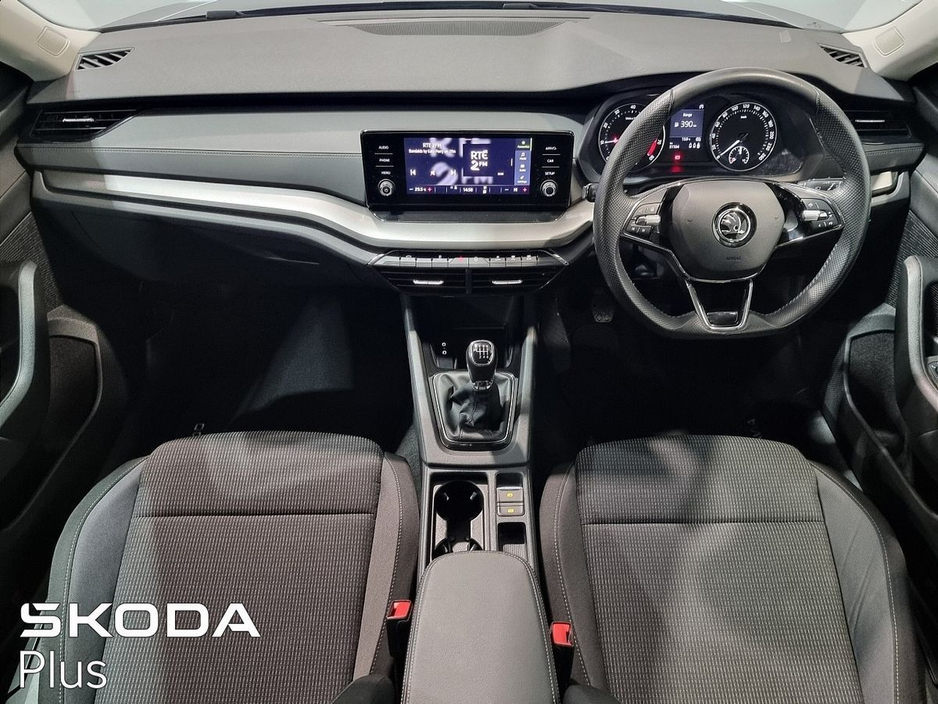 2023 Skoda Octavia - image 2