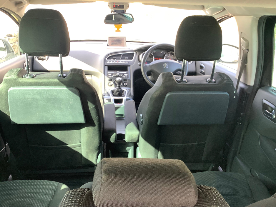 2010 Peugeot 5008 - image 10