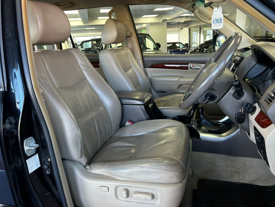 2007 Toyota Landcruiser - image 10