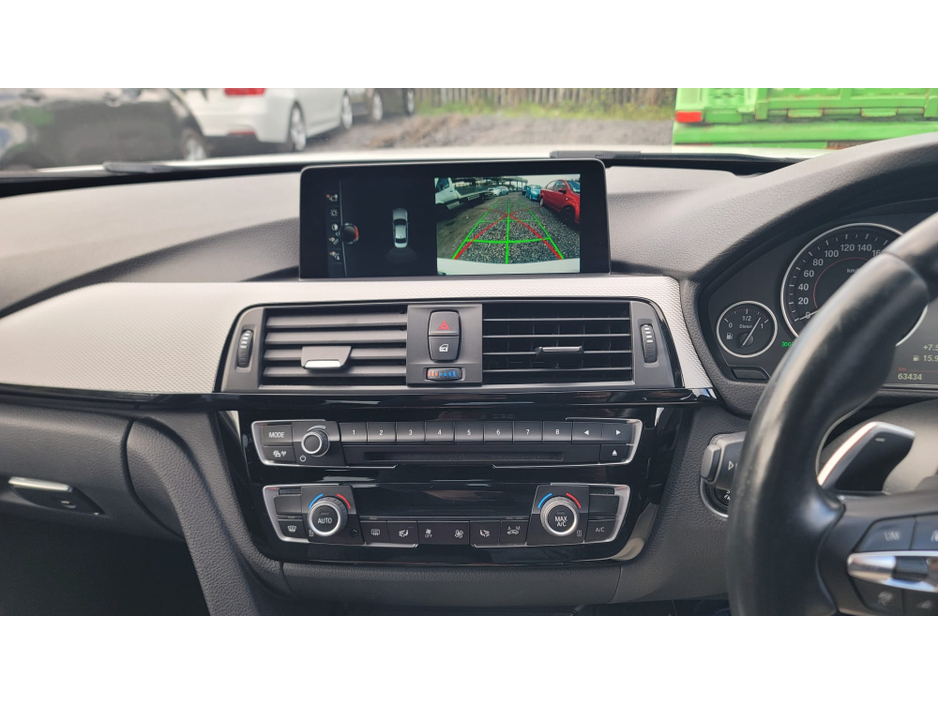 2016 BMW 3 Series - image 18