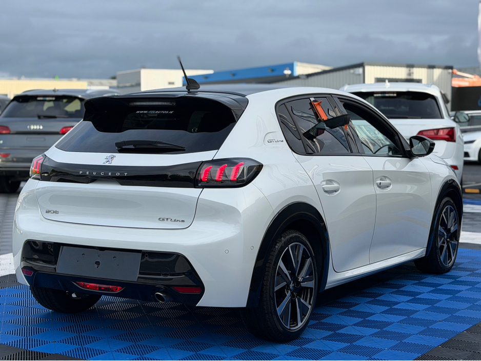 2020 Peugeot 208 - image 7