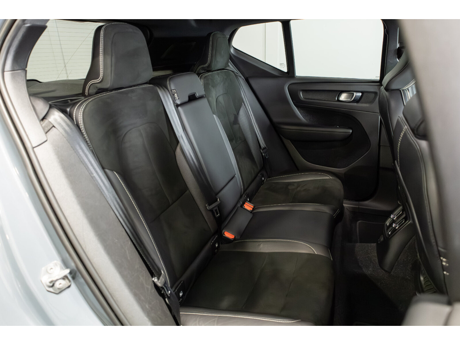 2020 Volvo XC40 - image 11
