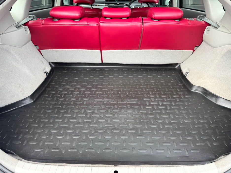 2011 Toyota Prius - image 13