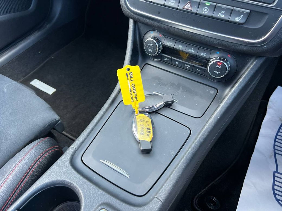 2015 Mercedes-Benz CLA Class CLA180 SHOOTING BRAKE AMG-LINE 1.6 AUTO // PANORAMIC SUNROOF // FULL SERVICE HISTORY // €18,950