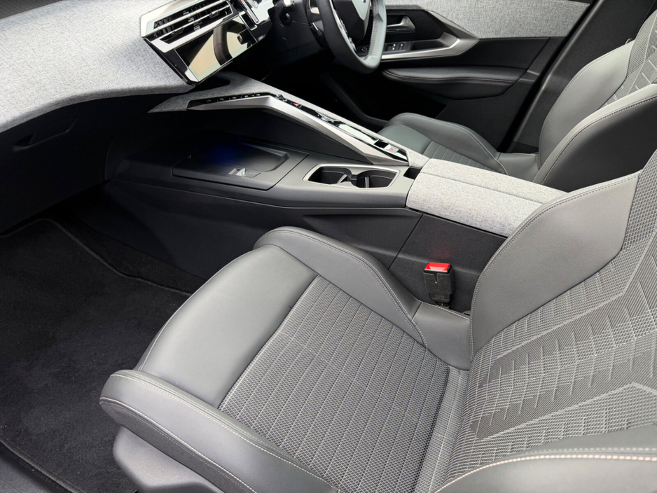 2024 Peugeot 3008 - image 10