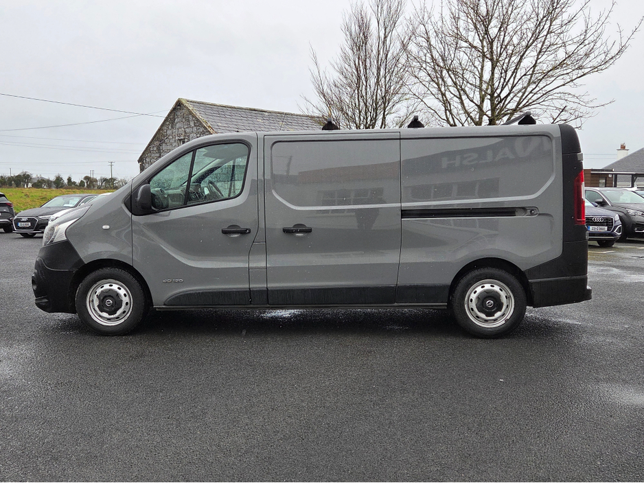 2018 Nissan NV300 - image 6