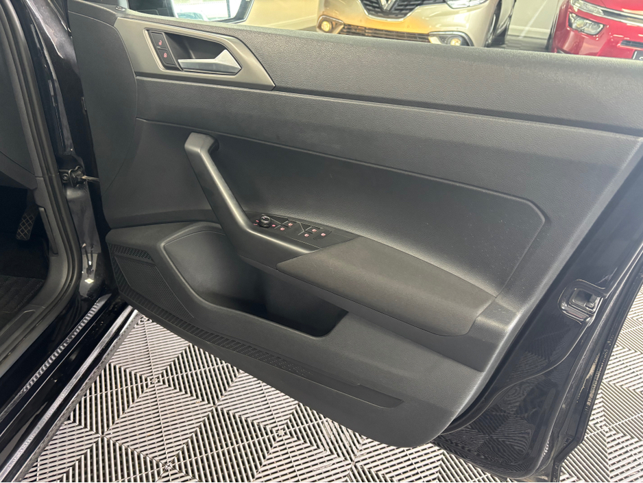 2018 Volkswagen Polo - image 7
