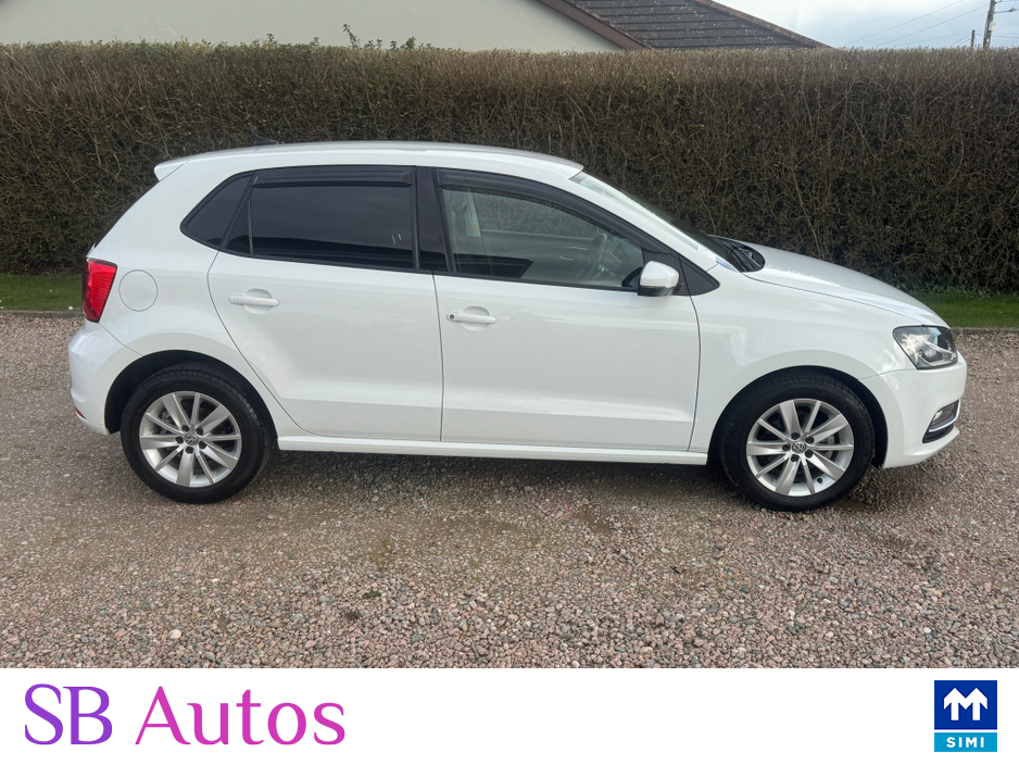 2015 Volkswagen Polo - image 6