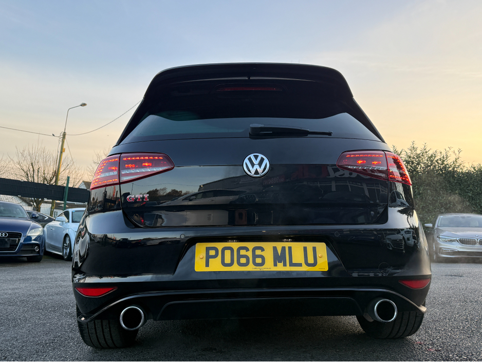 2016 Volkswagen Golf - image 3