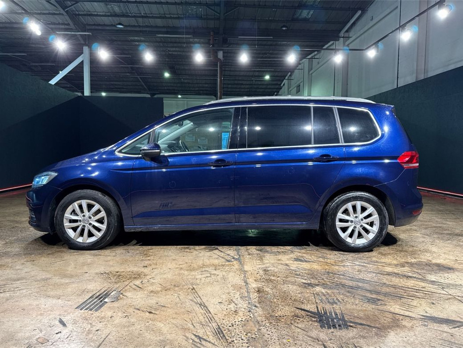 2017 Volkswagen Touran - image 6