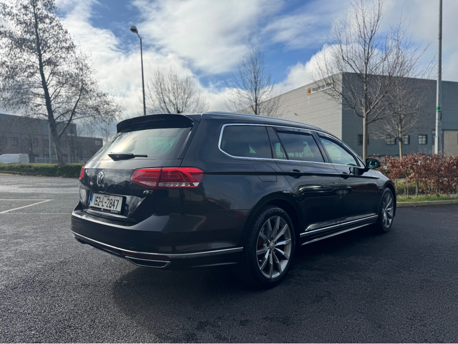 2015 Volkswagen Passat - image 5