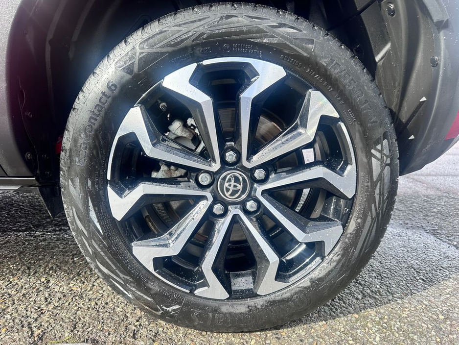 2024 Toyota Yaris Cross - image 38