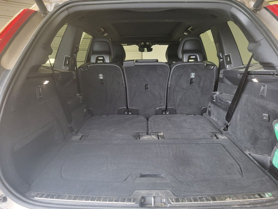 2023 Volvo XC90 - image 7