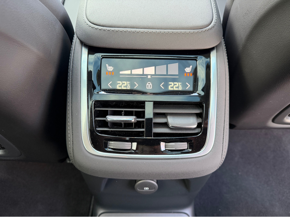 2025 Volvo XC90 NEW MODEL//PLUS DARK T8 RECHARGE//GREAT SPECIFICATION//PANORAMIC ROOF//SIMI AND AA DEALER €79,900