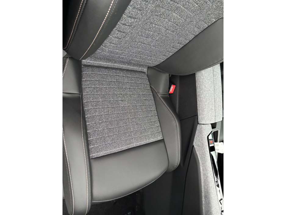 2026 Peugeot 5008 BEV 73kwh 210hp Allure €54,500