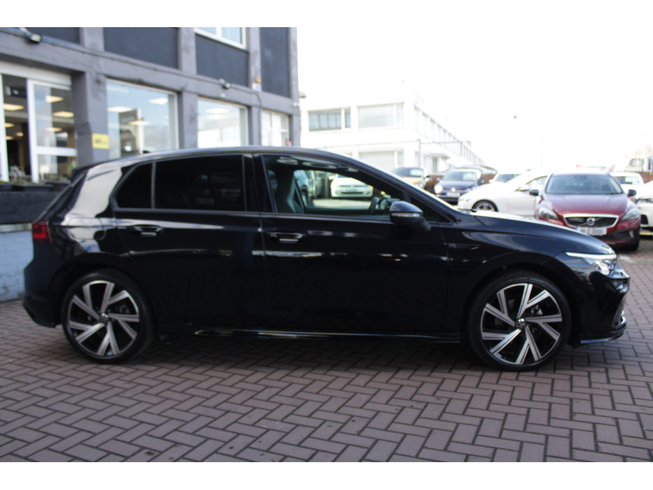 2023 Volkswagen Golf - image 2