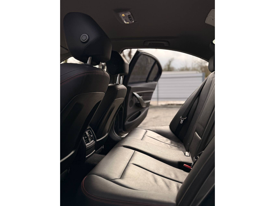 2015 BMW 3 Series - image 29