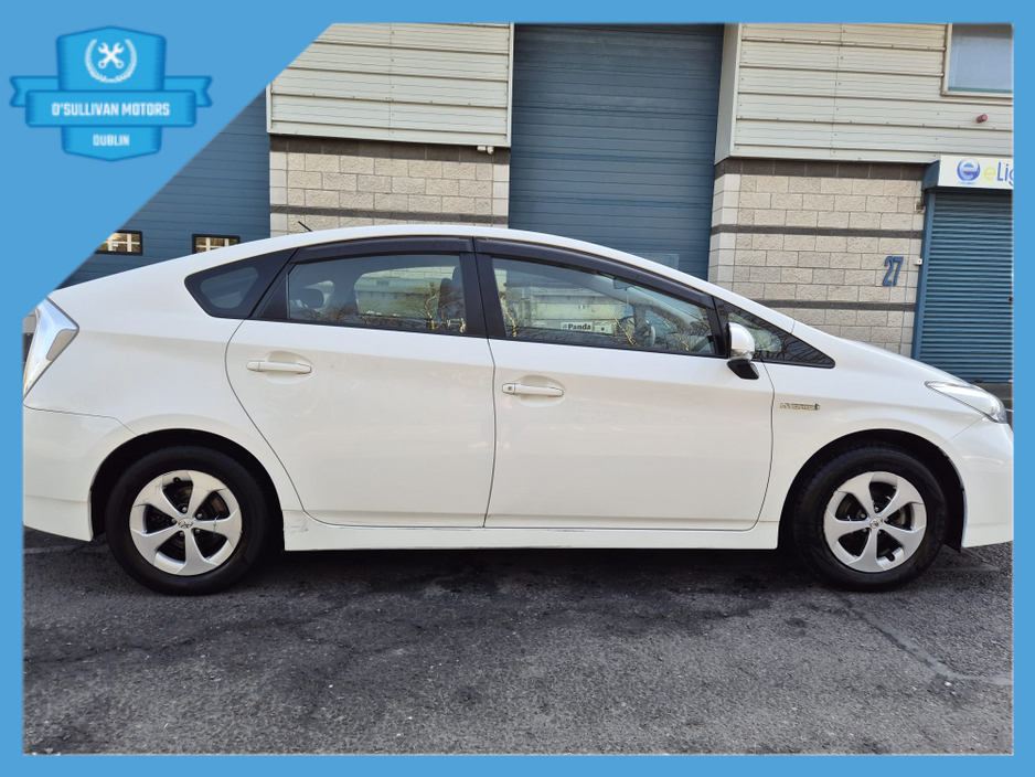 2015 Toyota Prius - image 4