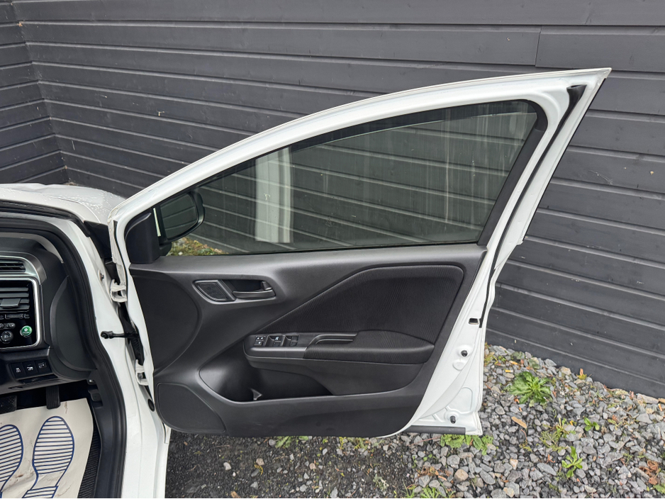 2016 Honda Grace 1.5 HYBRID AUTO €12,495