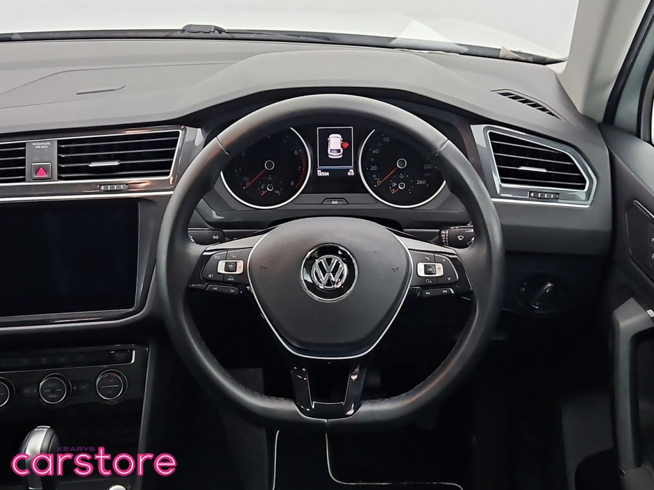 2018 Volkswagen Tiguan - image 19