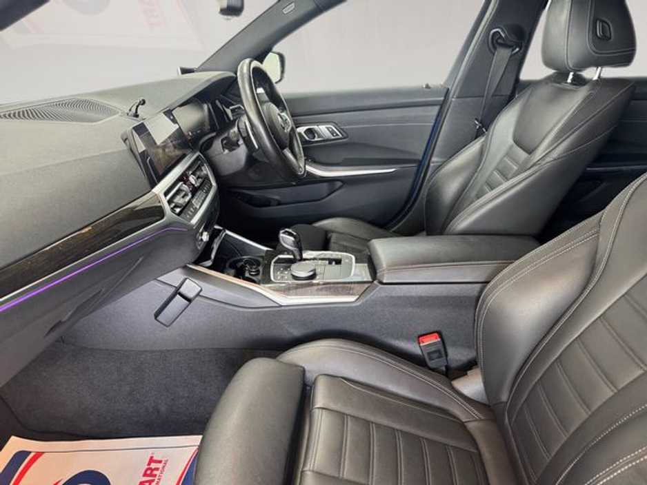2021 BMW 3 Series - image 17
