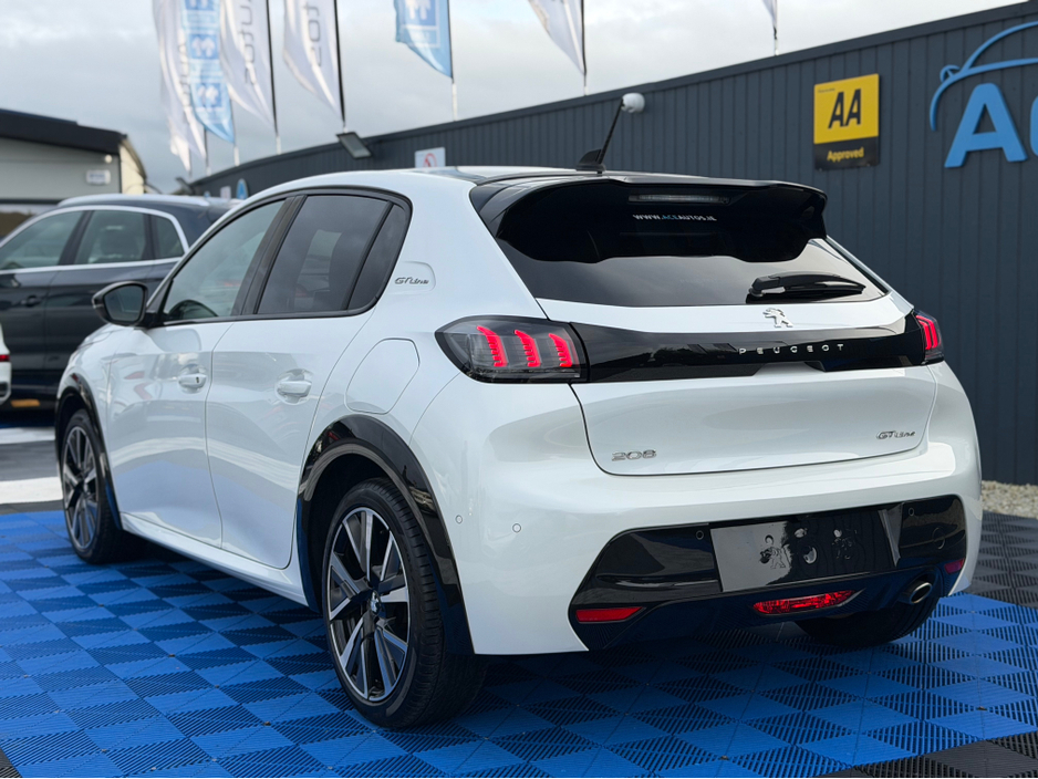 2020 Peugeot 208 - image 5