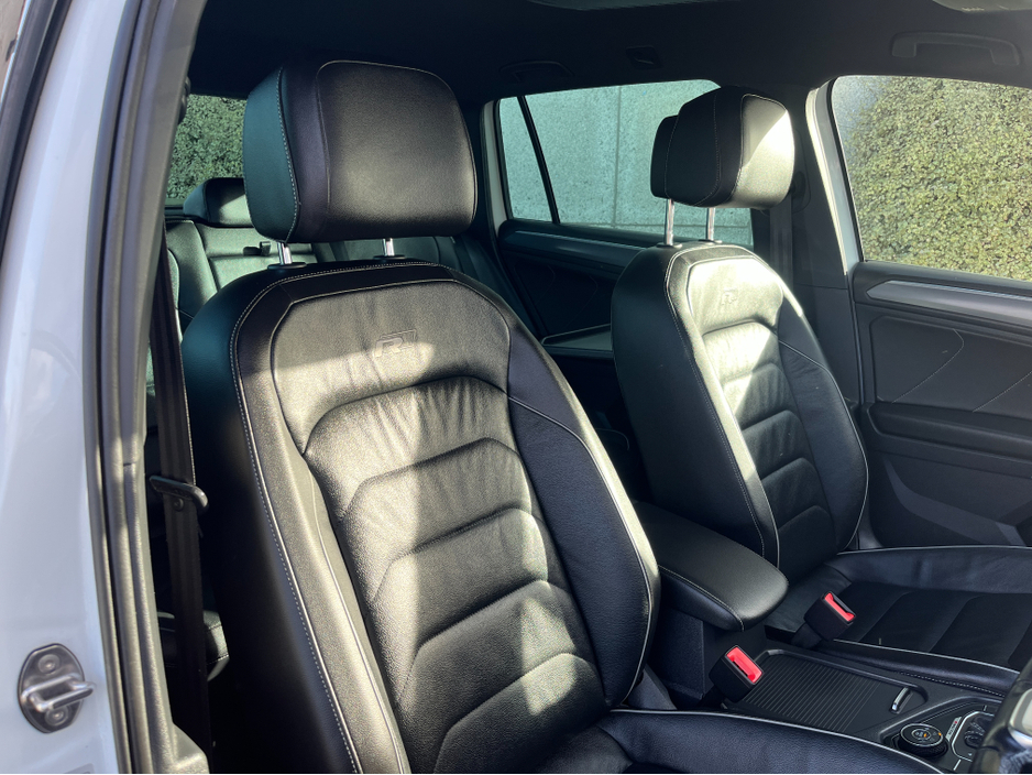 2018 Volkswagen Tiguan R-LINE 4 MOTION AUTOMATIC 2.0 DIESEL //HIGH SPEC//FULL LEATHER HEATED FRONT AND REAR SEATS//360 PARKING CAMERAS//ADAPTIVE CRUISE CONTROL// €27,950