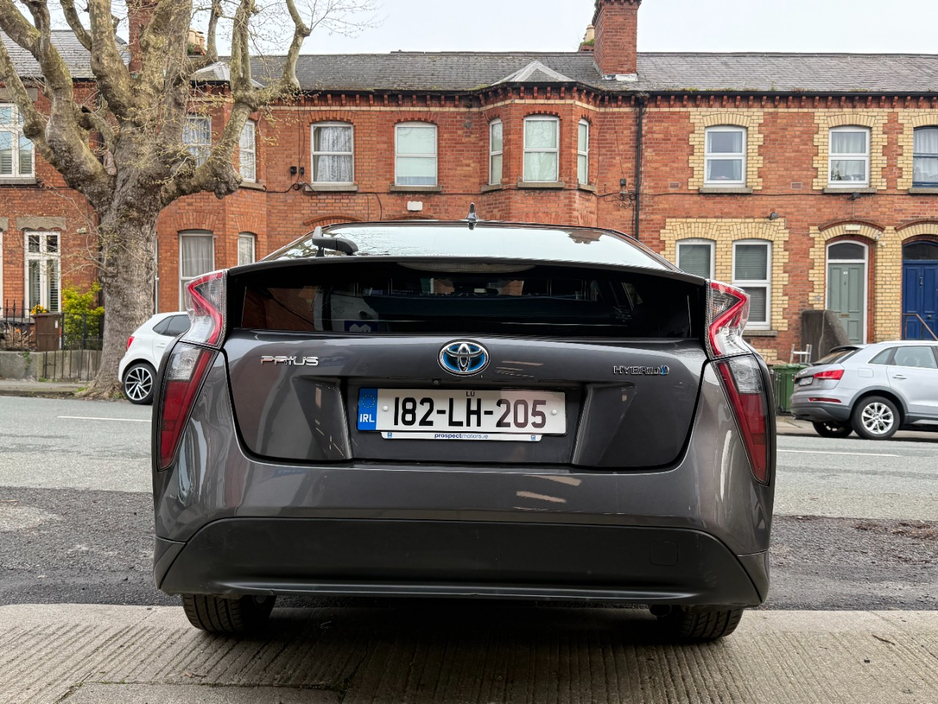 2018 Toyota Prius - image 6