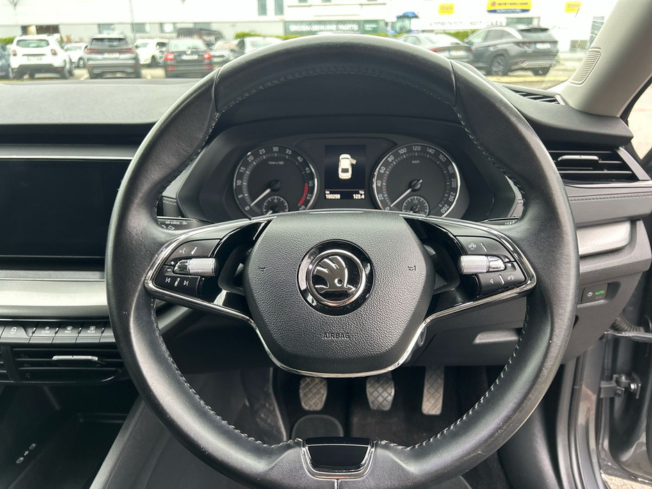 2022 Skoda Octavia - image 18