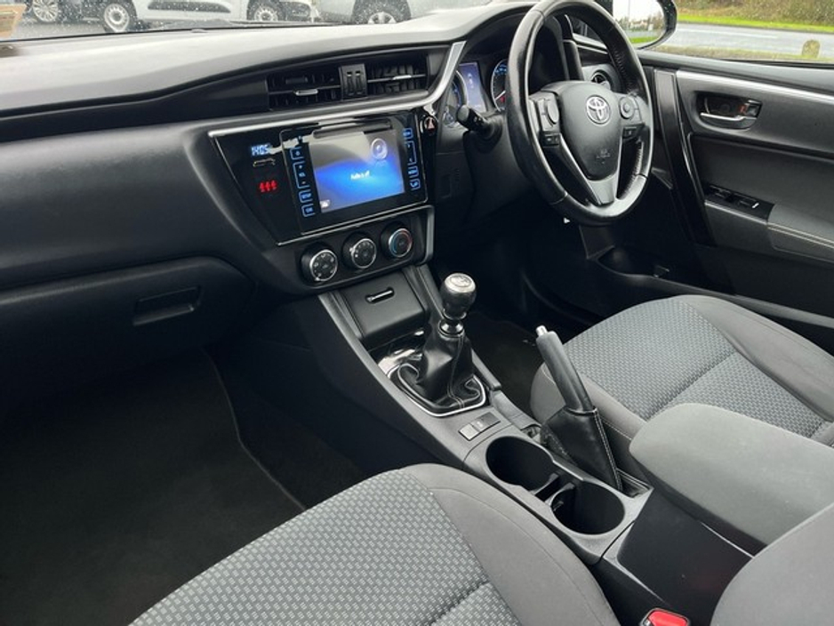 2018 Toyota Corolla - image 8