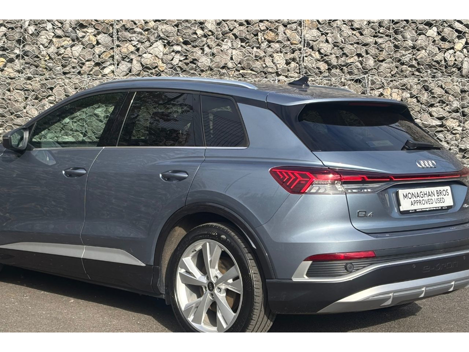 2023 Audi Q4 e-tron E-TRON S LINE 40 €32,137