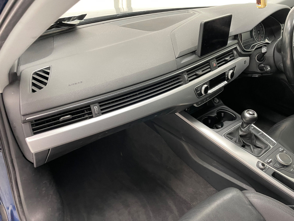 2016 Audi A4 - image 19