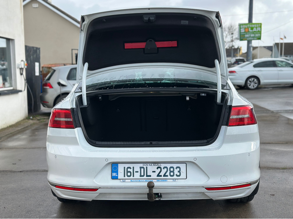 2016 Volkswagen Passat - image 13