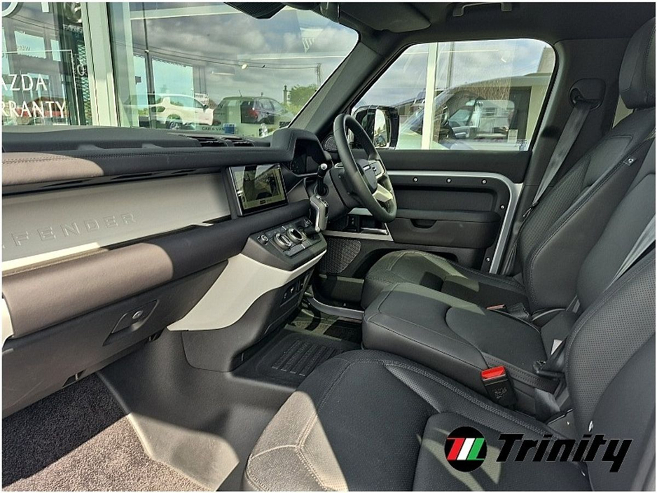 2024 Land Rover Defender * X-Dynamic SE * 6 SEAT * BLACK EDITION * TRINITY MOTORS WEXFORD * €89,950