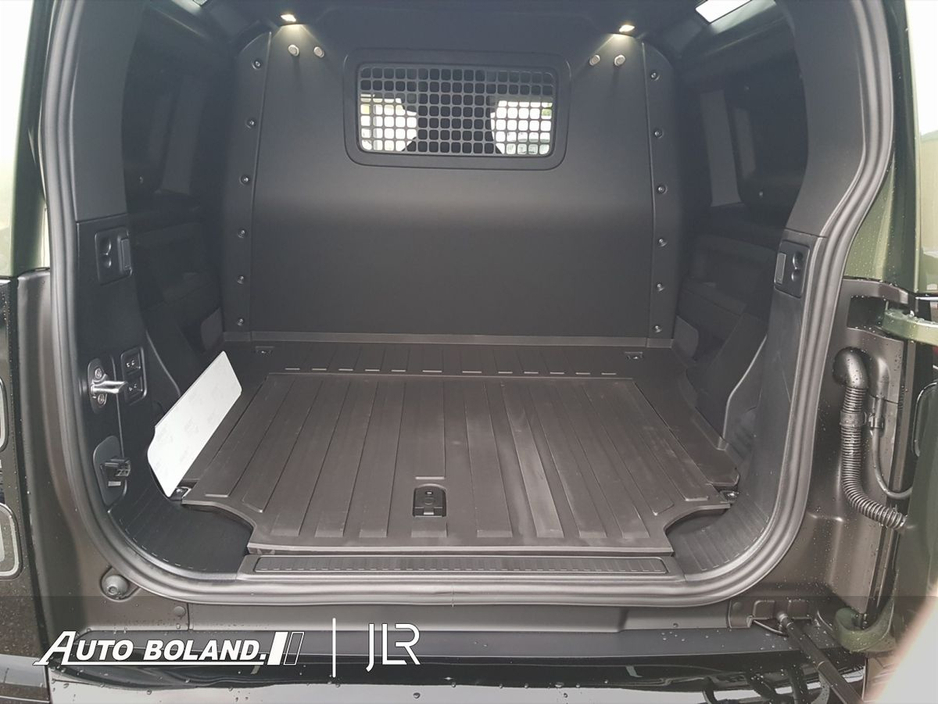 2026 Land Rover Defender 90 Hardtop D250 X-Dynamic SE, Side steps, Air Suspension, Electric Deployable Tow Bar, Cold Climate Pack, 20