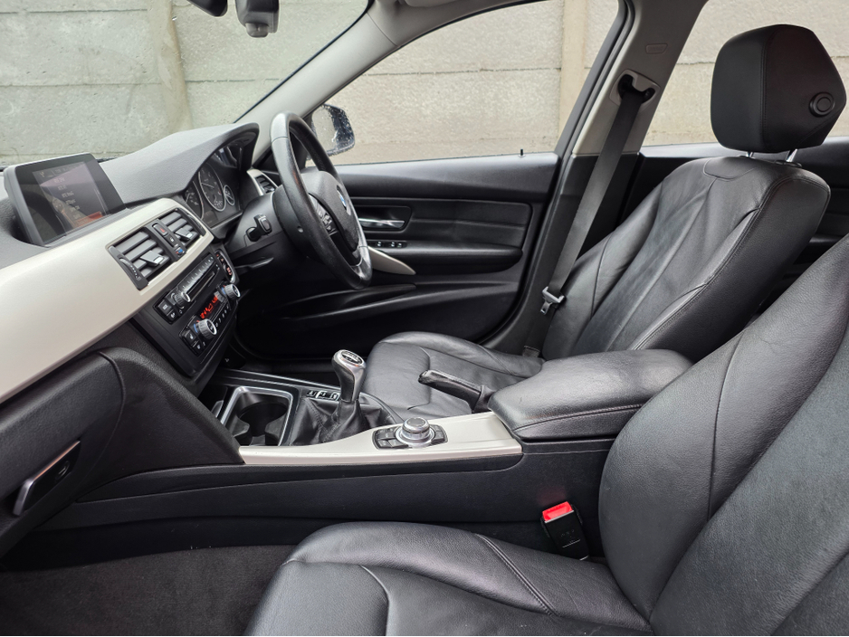 2014 BMW 3 Series - image 14