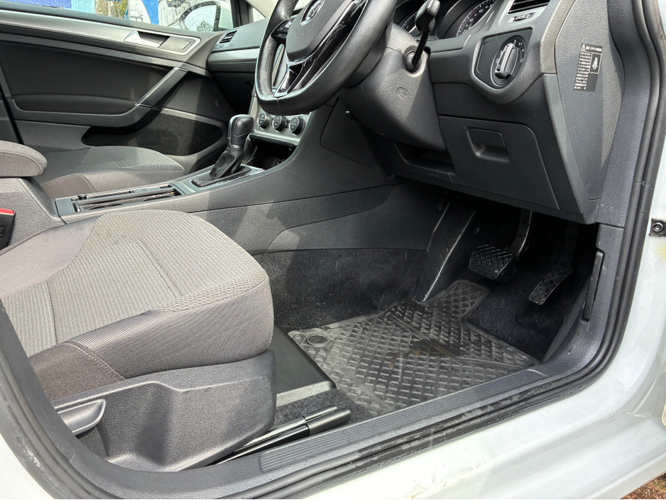 2015 Volkswagen Golf - image 7