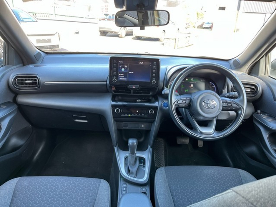 2023 Toyota Yaris Cross - image 8