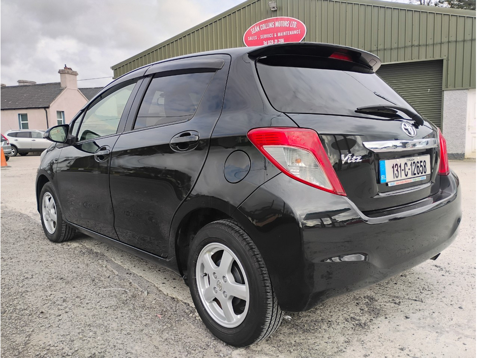 2013 Toyota Vitz - image 3