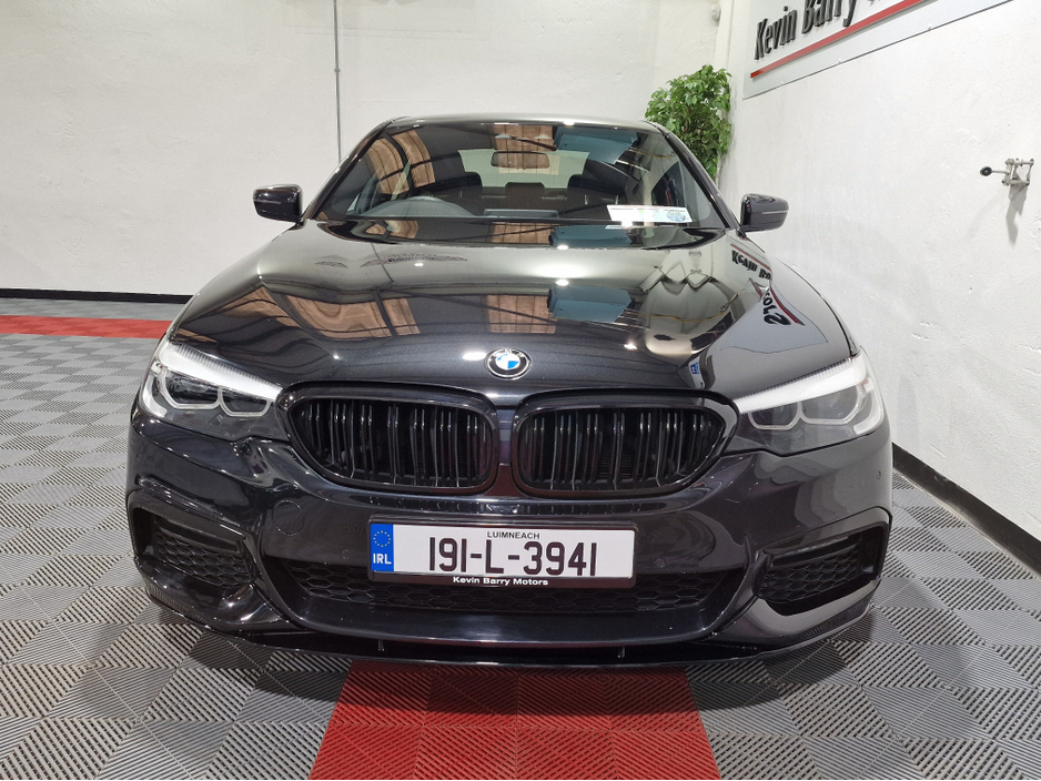 2019 BMW 5 Series 530E (M PERFORMANCE KIT) M SPORT AUTOMATIC **TOP SPEC / 20" ALLOYS / BLUETOOTH INTEGRATION / CRUISE CONTROL / FRONT & REAR PARKING ASSIST / FULL BLACK LEATHER / HEATED FRONT SEATS / SAT NAV** €25,900