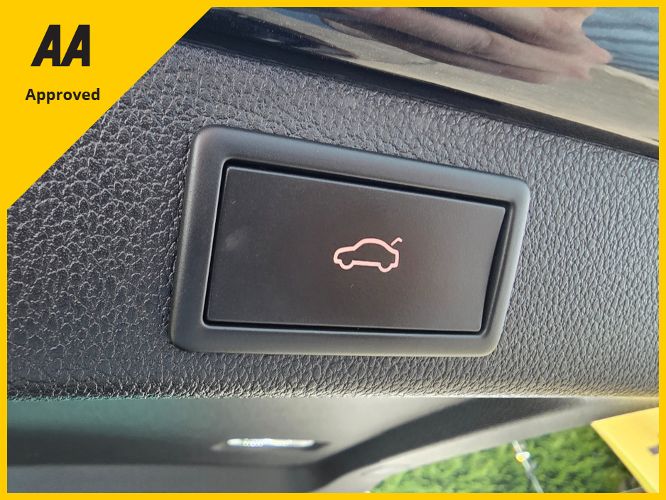 2022 Skoda Superb - image 9