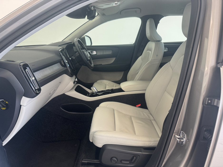 2020 Volvo XC40 - image 9