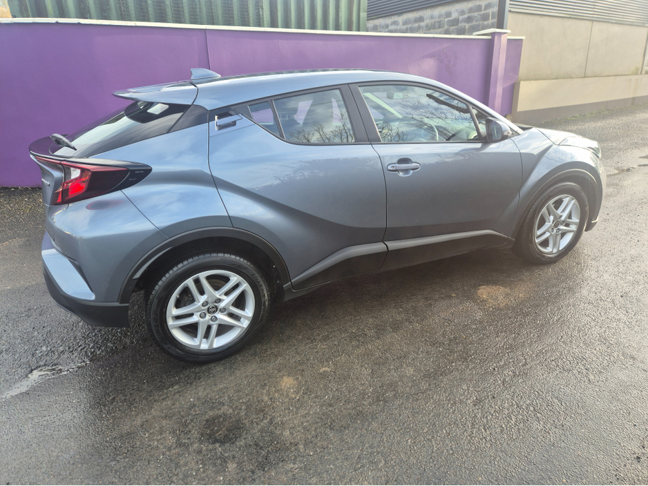 2023 Toyota C-HR - image 4