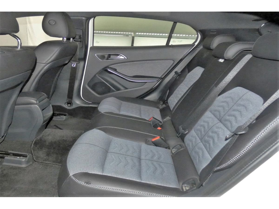 2017 Mercedes-Benz GLA Class GLA 180 *HALF LEATHER*REVERSE CAM*PARK SENSORS* €20,490