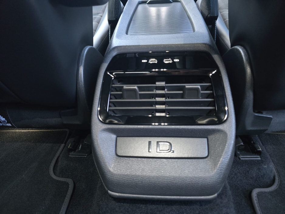 2023 Volkswagen ID.5 - image 20
