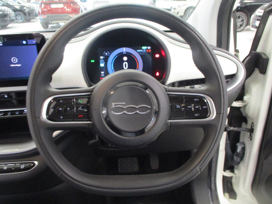 2023 Fiat 500 - image 16