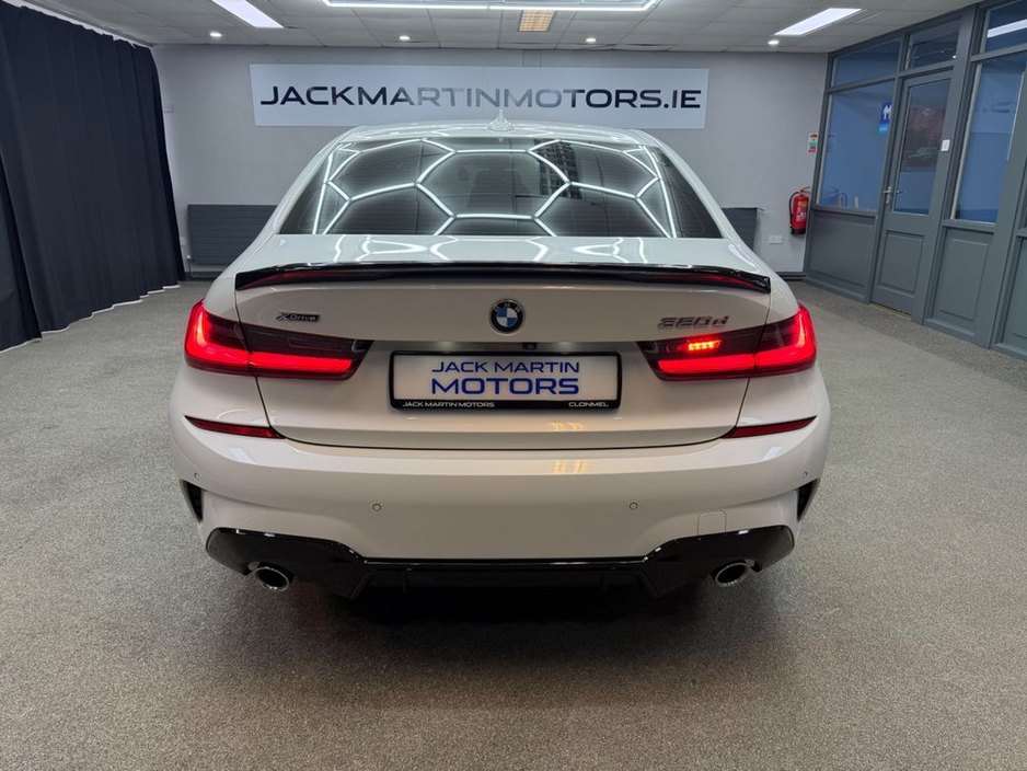 2019 BMW 3 Series - image 13