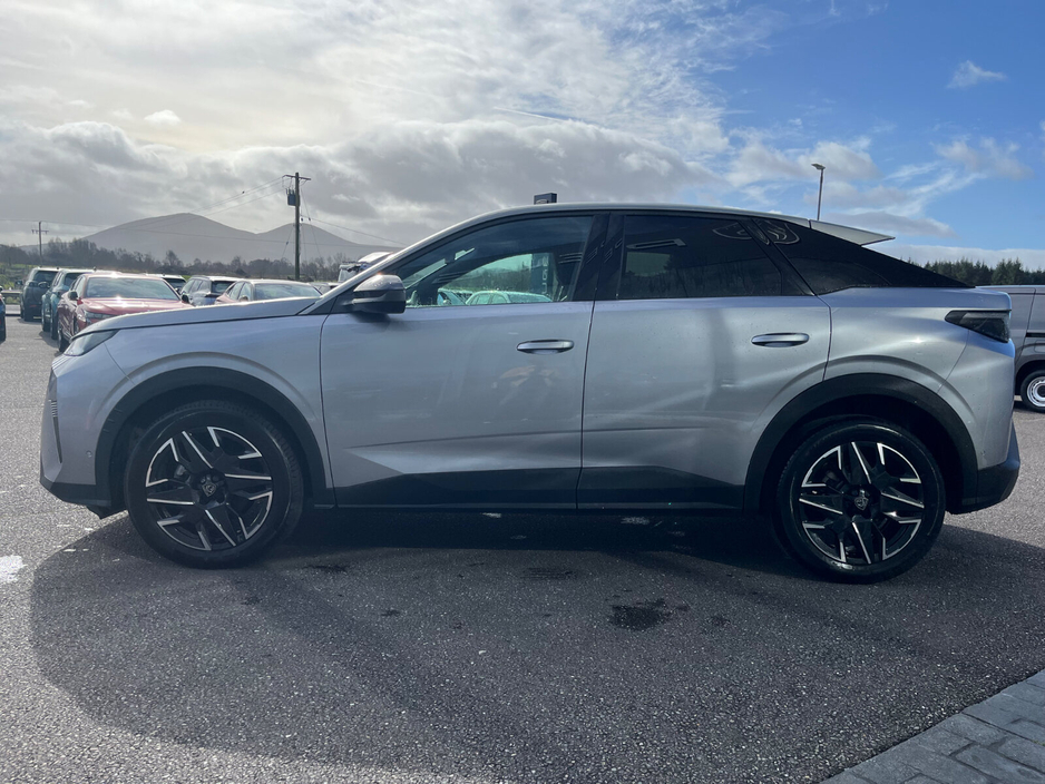 2025 Peugeot 5008 - image 3