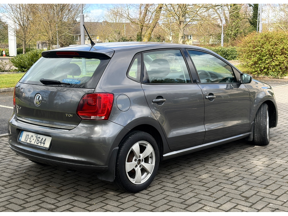 2010 Volkswagen Polo - image 3